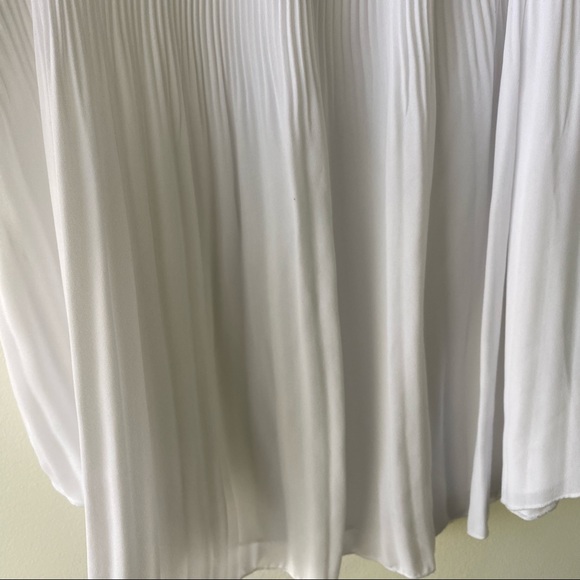 Halston off the shoulder white pleated blouse - Picture 6 of 6